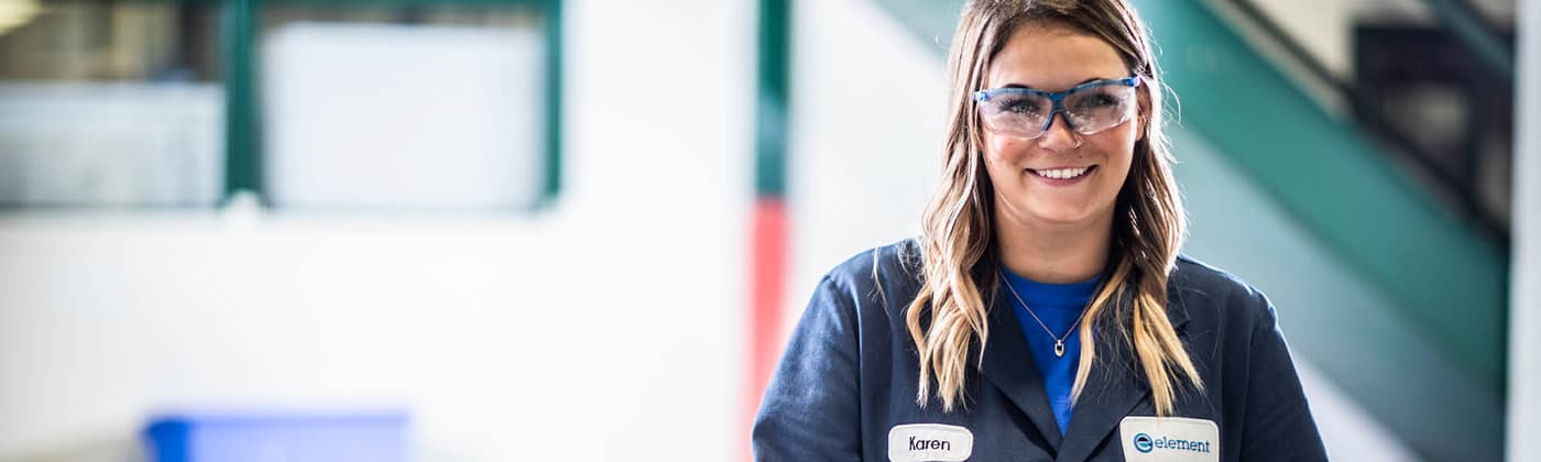 Element chemist in a food testing lab