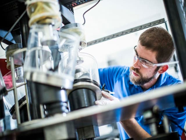 Foot Ankle and Shoulder Replacement Implant Testing 640 x 480 May 2018